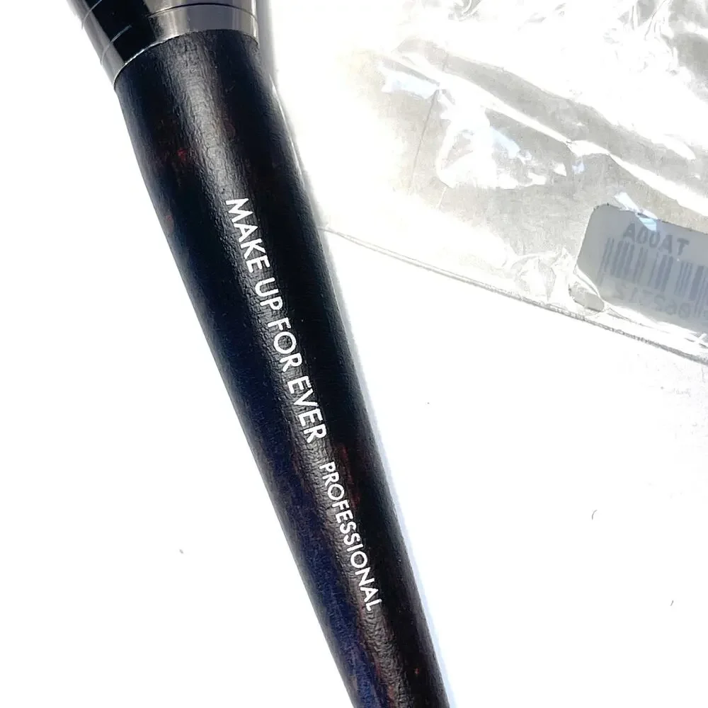 MAKE UP FOR EVER New Body Foundation Brush Medium 410 Straight